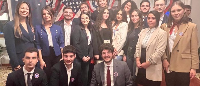 Studenti al Consolato Americano