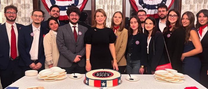 Studenti al Consolato Americano