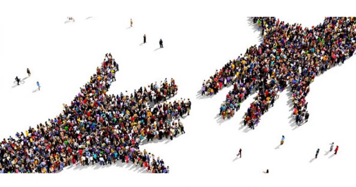 Profilo di mani formate da persone