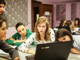 Studenti al computer